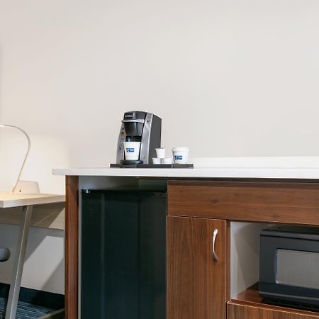 Holiday Inn Express Hotel & Suites Norfolk Airport By Ihg Bagian luar foto