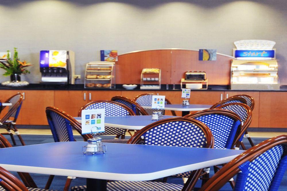 Holiday Inn Express Hotel & Suites Norfolk Airport By Ihg Bagian luar foto