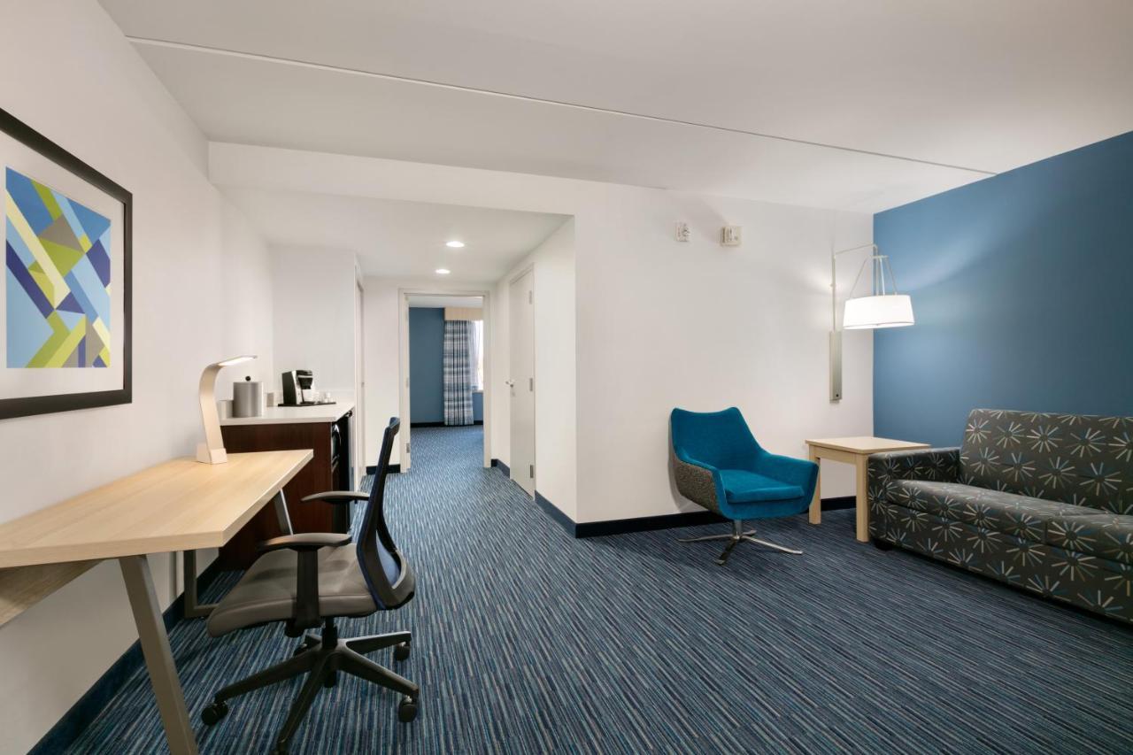 Holiday Inn Express Hotel & Suites Norfolk Airport By Ihg Bagian luar foto