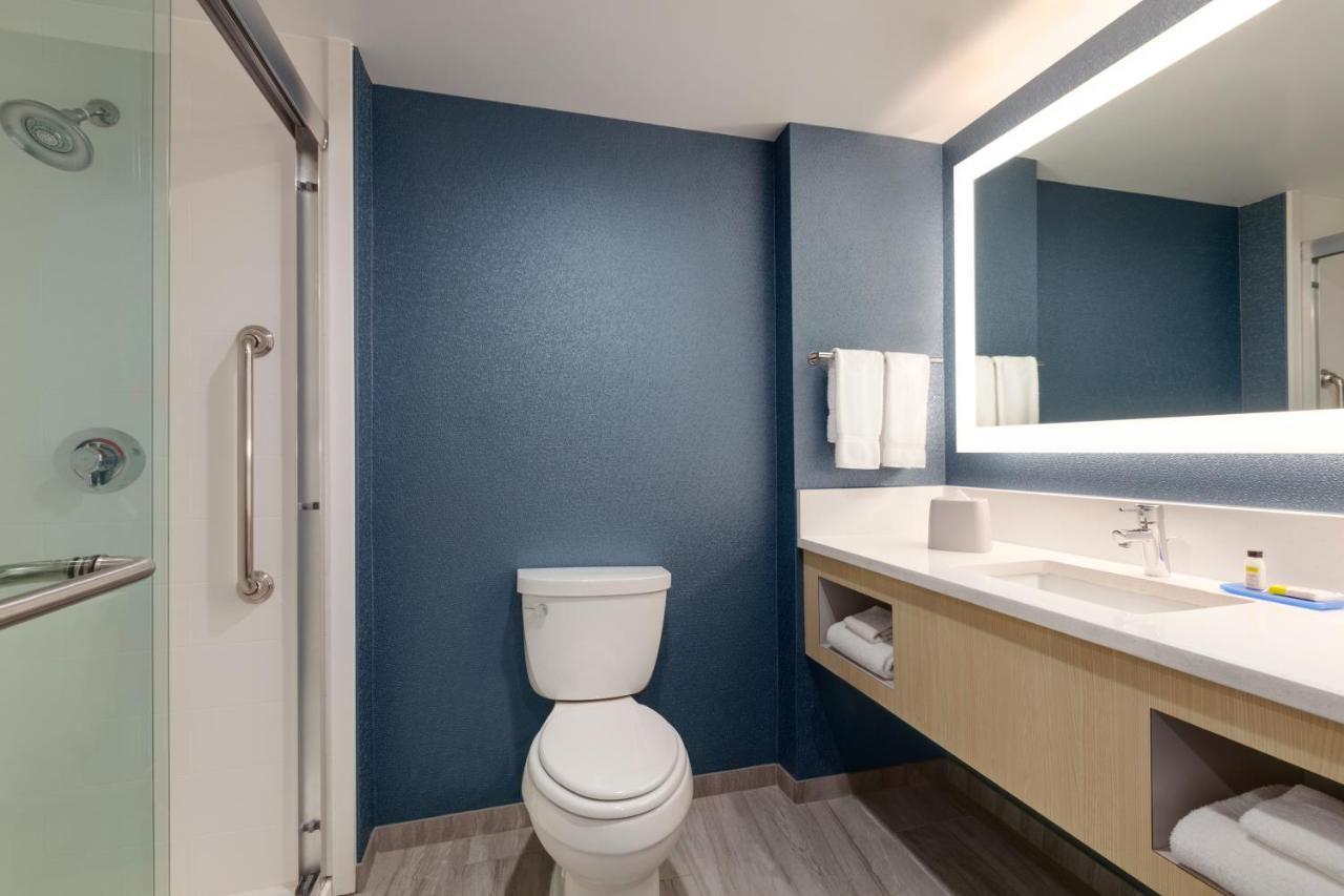 Holiday Inn Express Hotel & Suites Norfolk Airport By Ihg Bagian luar foto