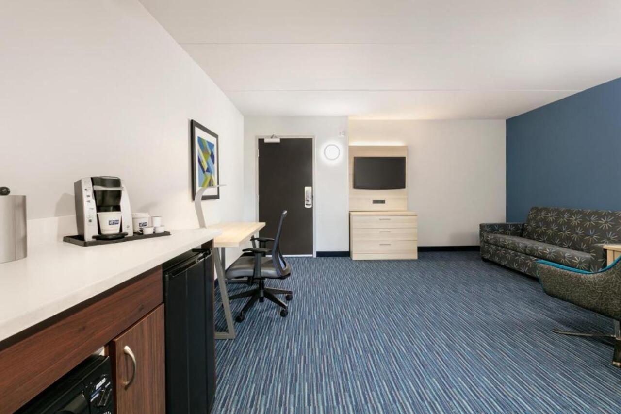 Holiday Inn Express Hotel & Suites Norfolk Airport By Ihg Bagian luar foto