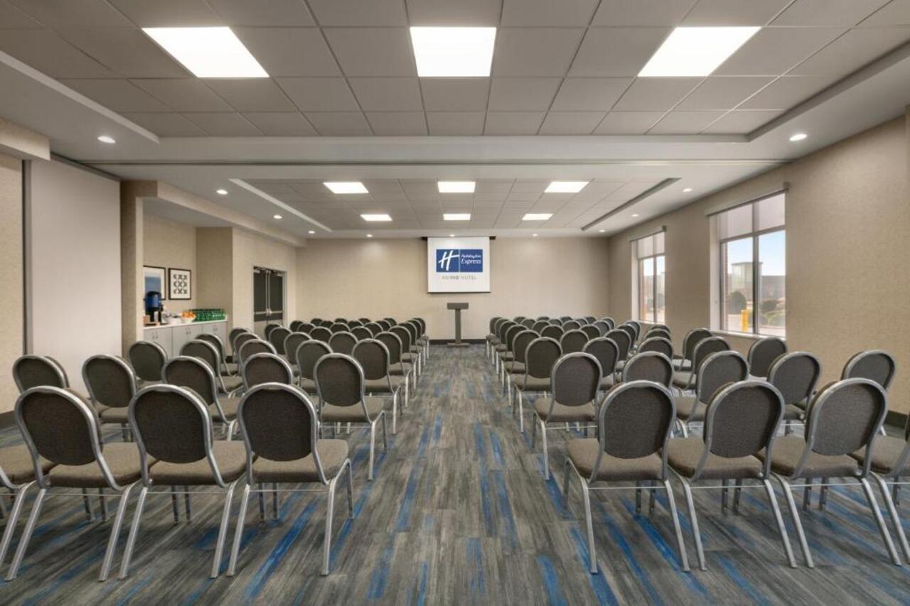 Holiday Inn Express Hotel & Suites Norfolk Airport By Ihg Bagian luar foto