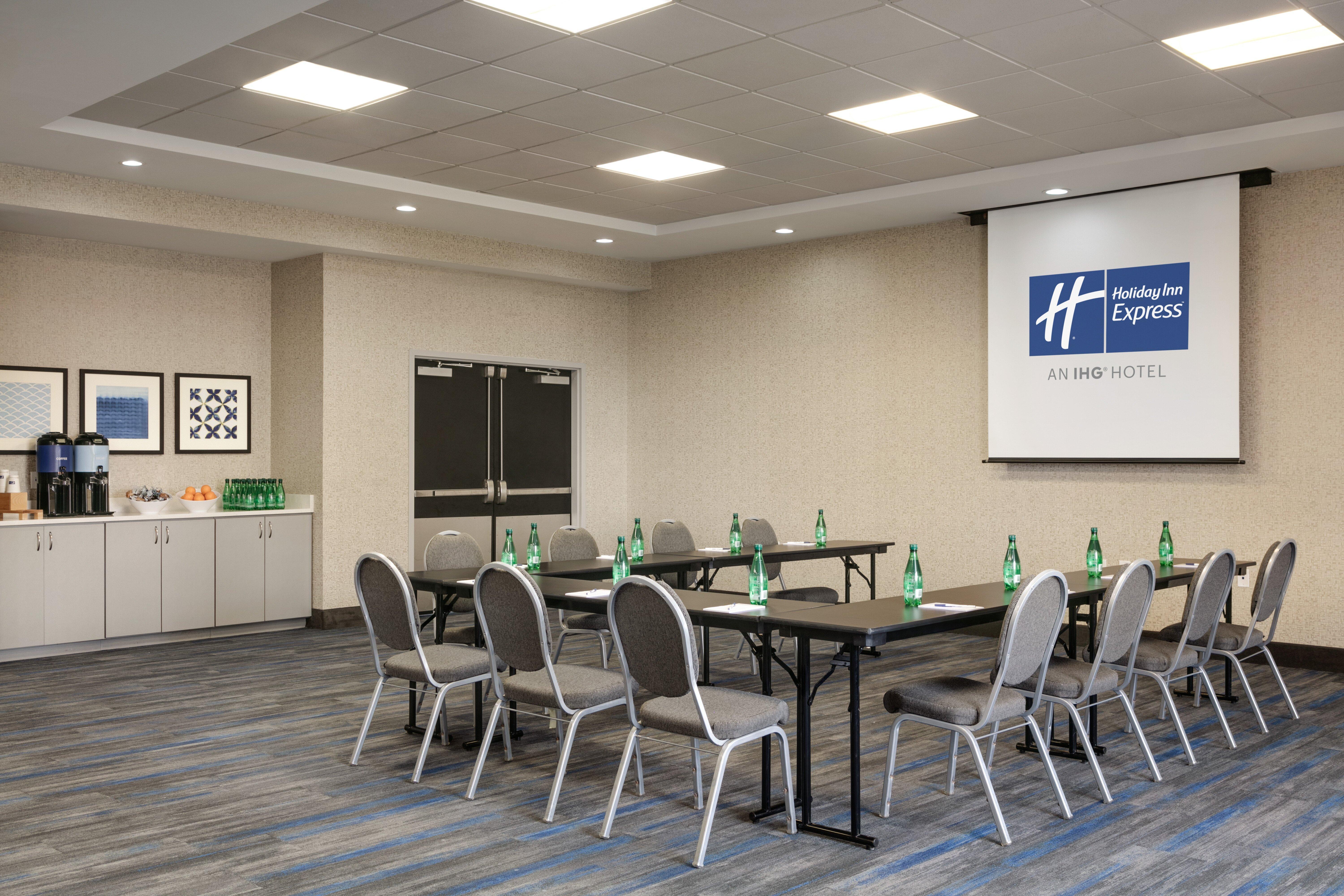 Holiday Inn Express Hotel & Suites Norfolk Airport By Ihg Bagian luar foto